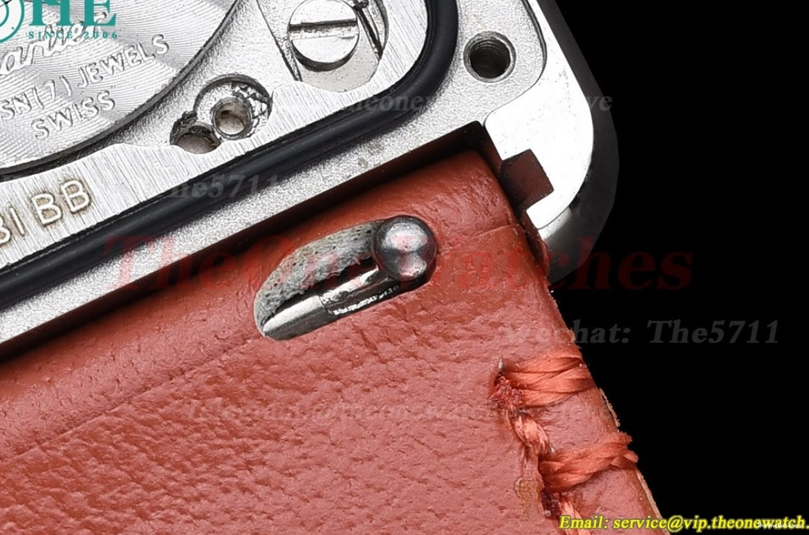 Tank Strap Quartz K11F On Red Leather White Must dial Small 0404